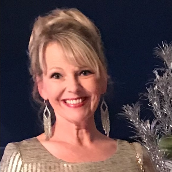 Meet your Posher, Stephanie - Picture 1 of 1